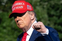 Ông Trump tung hỏa mù thế nào trước khi giáng đòn Iran?