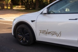 Tesla của Elon Musk ra mắt robotaxi tự lái tại Austin, cổ phiếu tăng vọt 10%