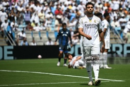 Real Madrid mất người ngay từ sớm: Asencio "non nớt", nhận ngay thẻ đỏ trực tiếp