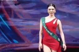 Thí sinh hoa hậu catwalk với đồ tái chế từ bao tải, diễn áo tắm rực lửa