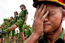 Mồ hôi thấm áo chiến sĩ CAND dưới nắng nóng 40 độ: Những hình ảnh xúc động trên thao trường, hướng đến lễ diễu binh 2/9