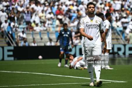 Real Madrid mất người ngay từ sớm: Asencio "non nớt", nhận ngay thẻ đỏ trực tiếp