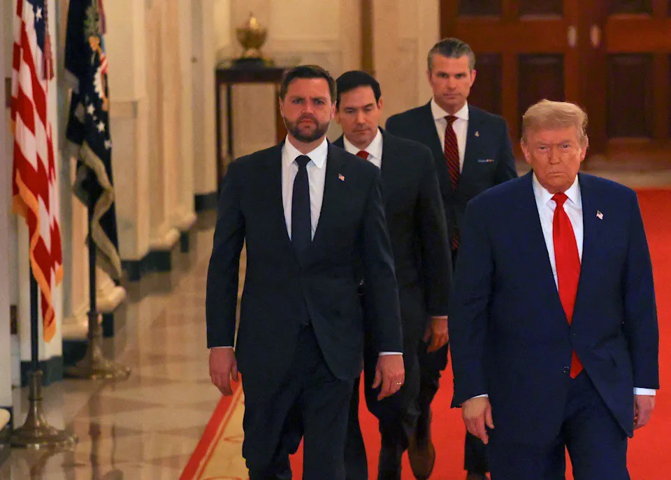Thứ được ông Trump gọi là "đẹp đẽ" đang đối mặt với tranh cãi chính trị gay gắt - 1