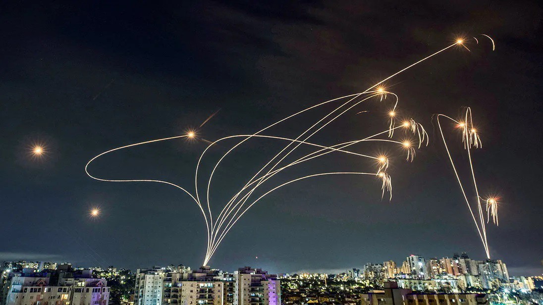 Vòm Sắt khai hỏa (ảnh: Times of Israel)