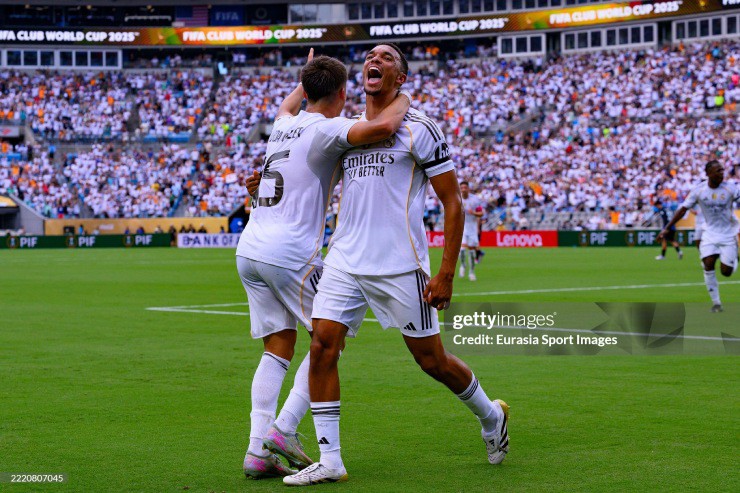 Real Madrid giành chiến thắng dù chơi thiếu người từ phút thứ 7