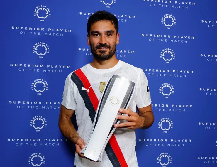 Tiền vệ Ilkay Gundogan đoạt danh hiệu cầu thủ xuất sắc nhất trong trận thắng đậm của Man City