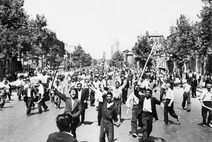 Bất ổn ở Iran sau khi ông Mossadegh bị CIA và tình báo Anh lật đổ. Ảnh: Getty.