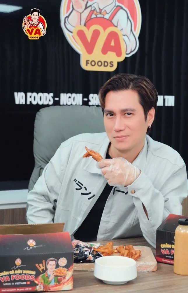 Động thái bất thường của NSƯT Việt Anh - 2