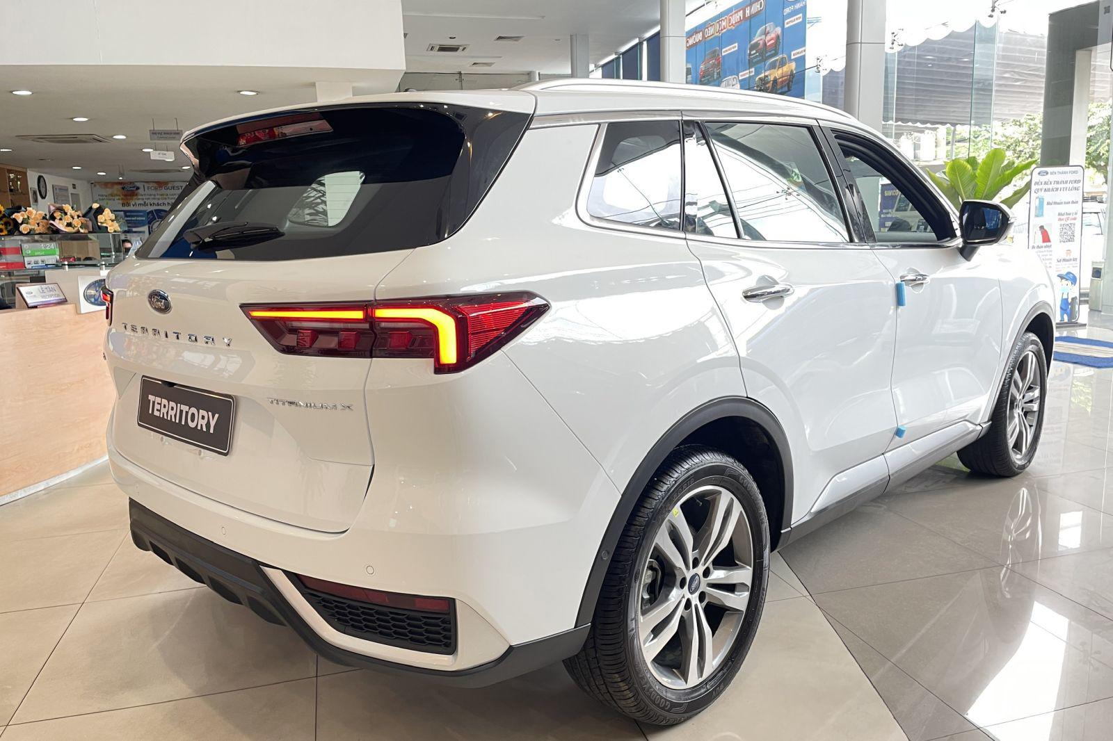 Ford Territory giảm giá bán tiêu chuẩn rẻ ngang xe hạng B - 2