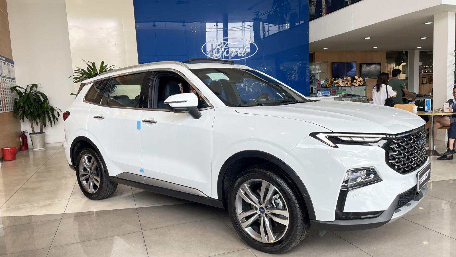 Ford Territory giảm giá bán tiêu chuẩn rẻ ngang xe hạng B - 1