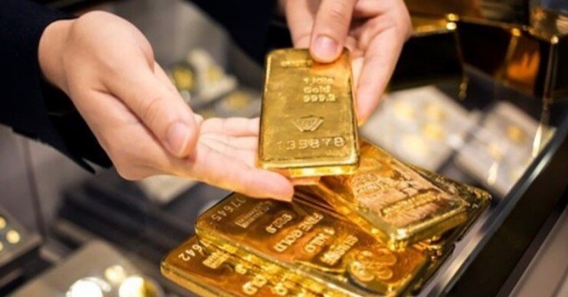 Nóng nhất trong ngày: Giá vàng giảm mạnh, Bitcoin cắm đầu lao dốc