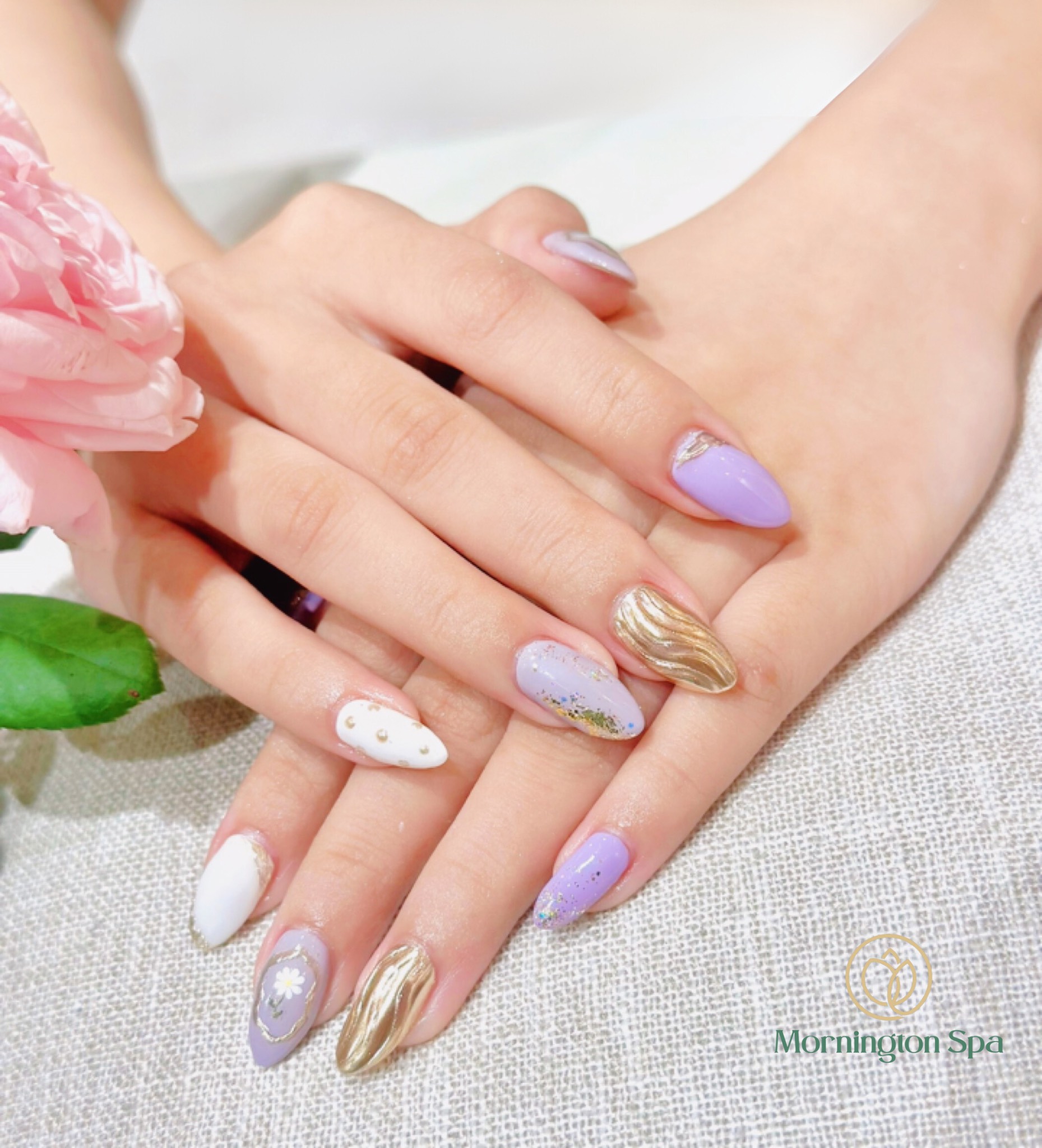 Một bộ móng đẹp cho ngày hè bận rộn
