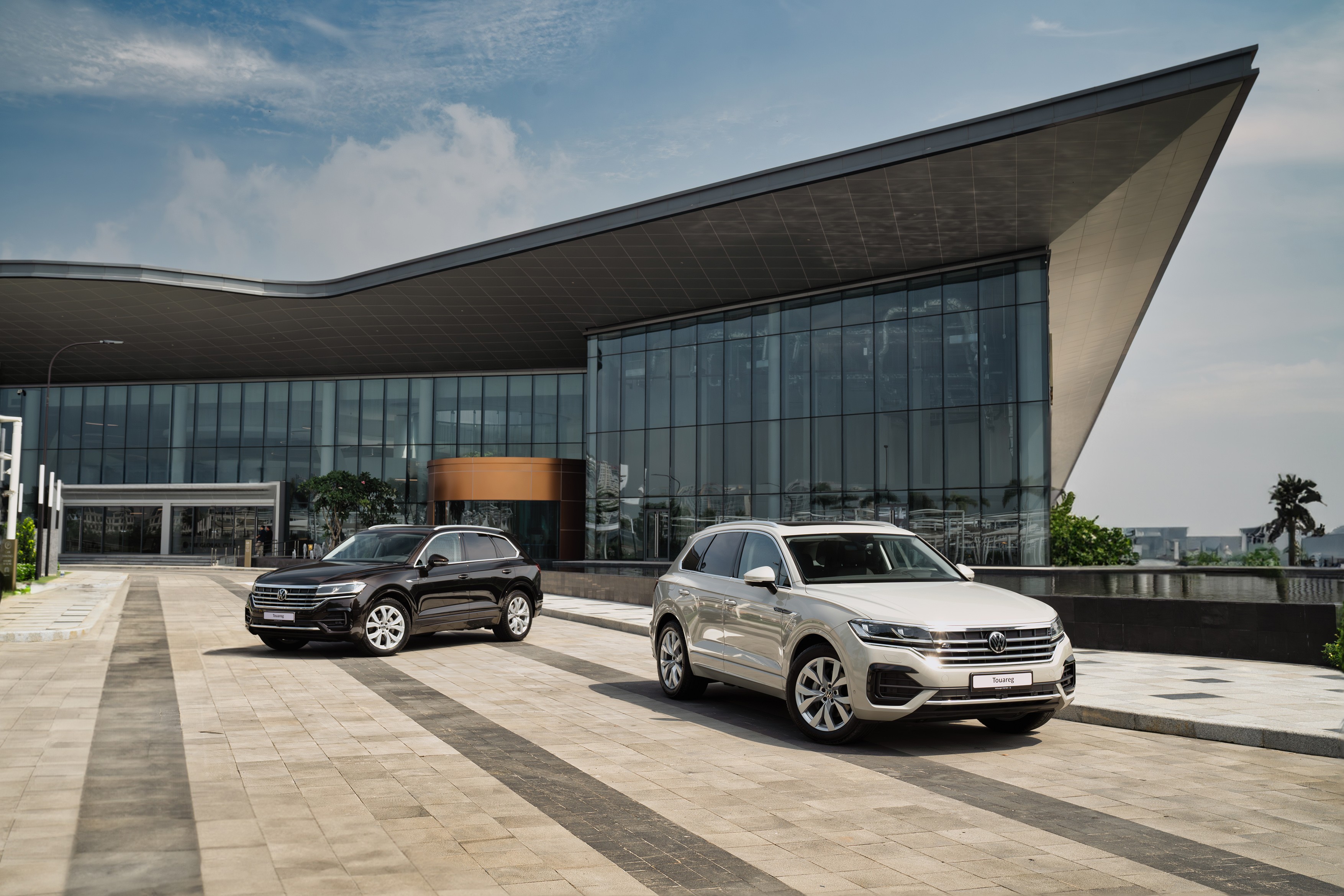 Xe Volkswagen Touareg nhập khẩu giảm giá 600 triệu liệu có thoát cảnh 