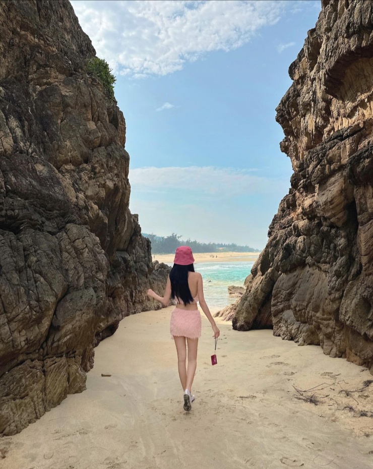 Dừng chân bên bãi Đá Nhảy.