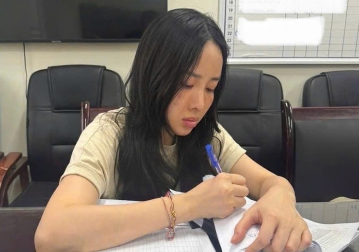 TikToker Cún Bông tại cơ quan công an