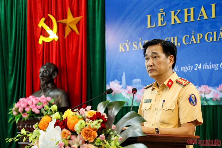 Đại tá Trần Đình Nghĩa, Trưởng phòng CSGT Công an TP Hà Nội.
