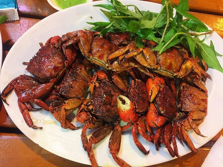 Trên thị trường, chù ụ có giá dao động từ 70.000 đến 100.000 đồng/kg tùy mùa. Dù không phải loại hải sản cao cấp, nhưng hương vị đặc trưng của nó khiến nhiều người săn đón. Trên thị trường, chù ụ có giá dao động từ 70.000 đến 100.000 đồng/kg tùy mùa. Dù không phải loại hải sản cao cấp, nhưng hương vị đặc trưng của nó khiến nhiều người săn đón.