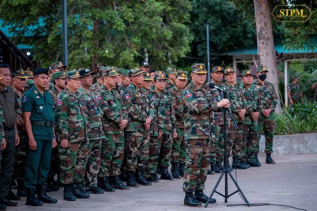 Thủ tướng Campuchia thăm lực lượng tuyến đầu - 3