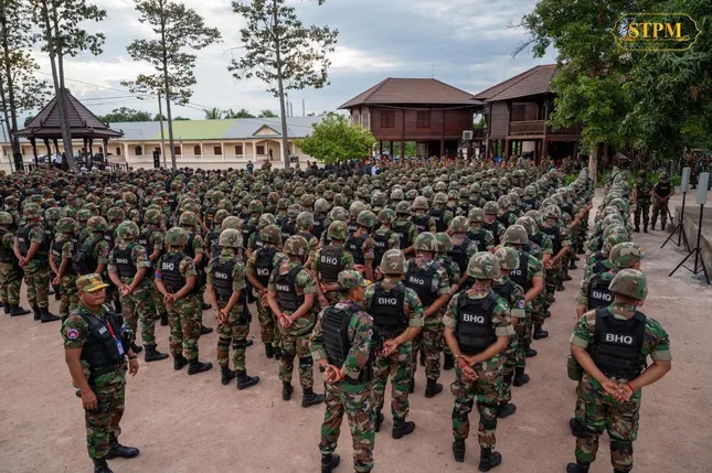Thủ tướng Campuchia thăm lực lượng tuyến đầu - 5