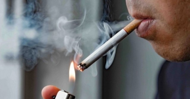 Mỗi ngày hút 2 bao thuốc lá, người đàn ông bị nhồi máu cơ tim