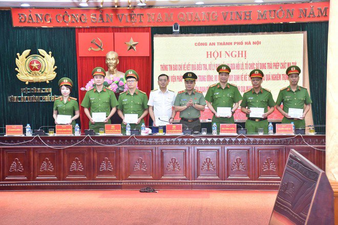Chi cục Thuế khu vực I, Công an thành phố Hà Nội và cá nhân có thành tích xuất sắc được khen thưởng