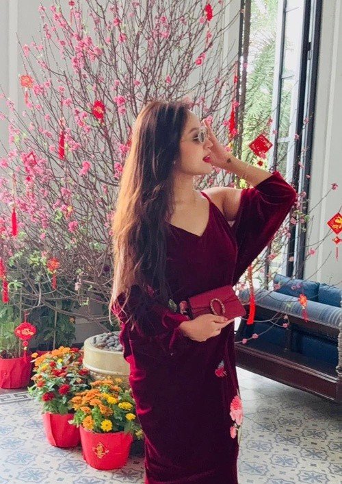 Những năm qua, Vân Hugo có cuộc sống sang chảnh. Cô đang sống trong biệt thự gần 200m2 ở TP HCM bên doanh nhân Đặng Hùng Cường và các con. Ảnh: FBNV Ảnh: FB Vân Hugo.
