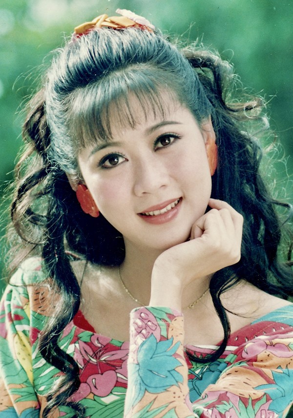 Trong giai đoạn cuối thập niên 1980 đến đầu 1990, Diễm Hương là gương mặt phủ sóng màn ảnh rộng với loạt phim ăn khách như: Phạm Công – Cúc Hoa, Kiều Nguyệt Nga, Hai Lúa phiêu du, Nước mắt học trò, Vòng vây tội lỗi.