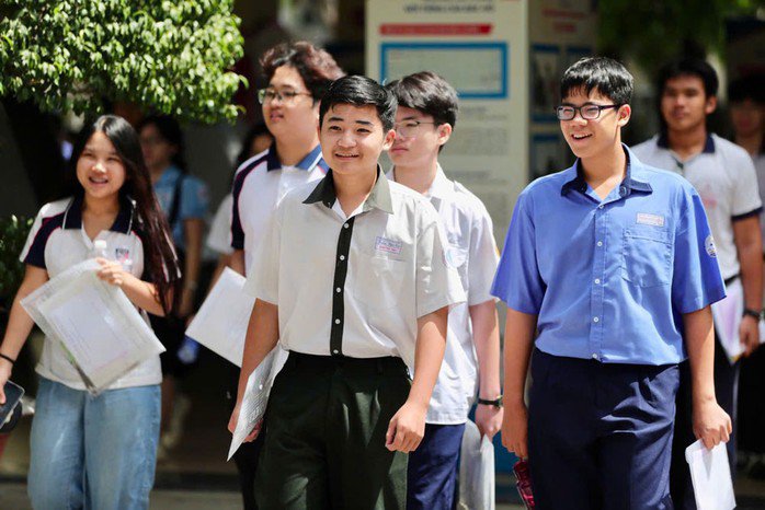 Học sinh tại TP HCM dự kỳ thi vào lớp 10 năm 2025. Ảnh: HOÀNG TRIỀU