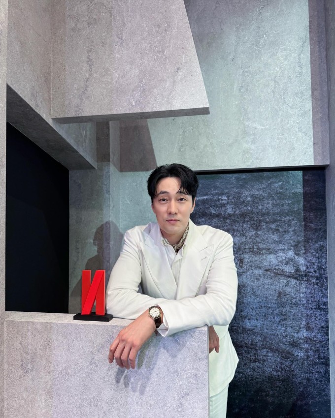 Phong độ ở tuổi 47 của diễn viên So Ji Sub.