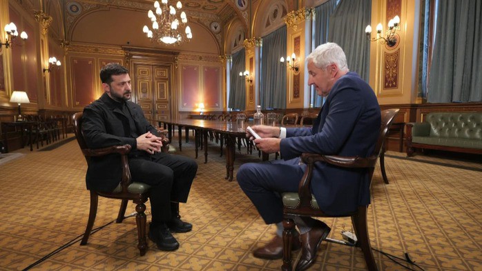 Tổng thống Ukraine Volodymyr Zelensky trả lời phỏng vấn đài Sky News. Ảnh: Sky News