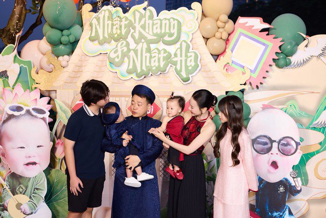 Hiện tại, họ có cuộc sống viên mãn sau khi về chung nhà. Phương Oanh - Shark Bình hạnh phúc bên cặp song sinh đáng yêu cùng sự quan tâm giúp đỡ của 2 bên gia đình nội ngoại.