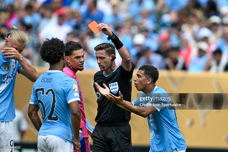 Man City kháng cáo bất thành cho Rico Lewis