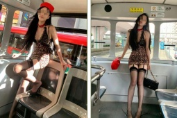 Cô gái trẻ mặc váy ôm ngắn, tạo dáng trên xe buýt gây tranh cãi