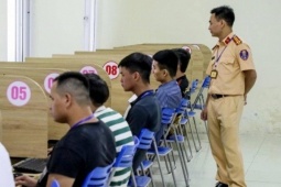 Ngày đầu CSGT Hà Nội sát hạch lái xe cho người dân