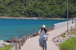 Đảo nhỏ hoang sơ ở Nha Trang, điện  ' chập chờn '  nhưng cảnh đẹp như trong phim
