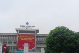 Kỷ luật cảnh cáo 2 cán bộ đại học bị nữ sinh tố có hành vi gạ gẫm, đụng chạm