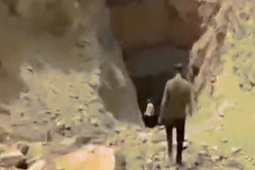 Xuất hiện  ' hố khổng lồ '  sau khi Mỹ không kích cơ sở hạt nhân của Iran