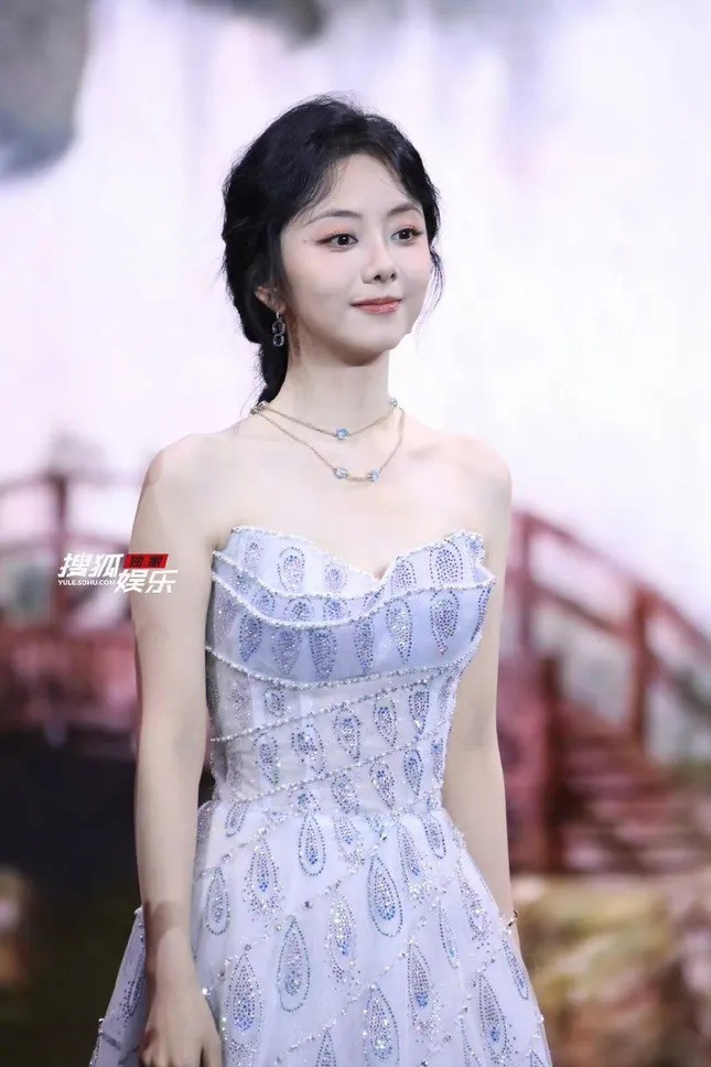 Tống Tổ Nhi có dấu hiệu sụt cân, nhan sắc còn yêu kiều như khi đóng "Khom Lưng"? - 3
