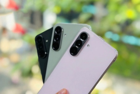 Hai mẫu điện thoại Galaxy A vừa như hổ mọc thêm cánh