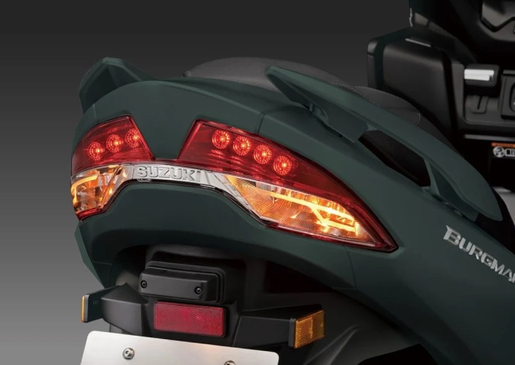 Ra mắt 2025 Suzuki Burgman 400 màu mới, đe nẹt Yamaha XMAX - 3
