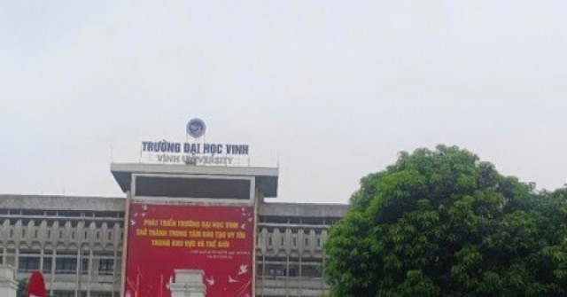 Kỷ luật cảnh cáo 2 cán bộ đại học bị nữ sinh tố có hành vi gạ gẫm, đụng chạm