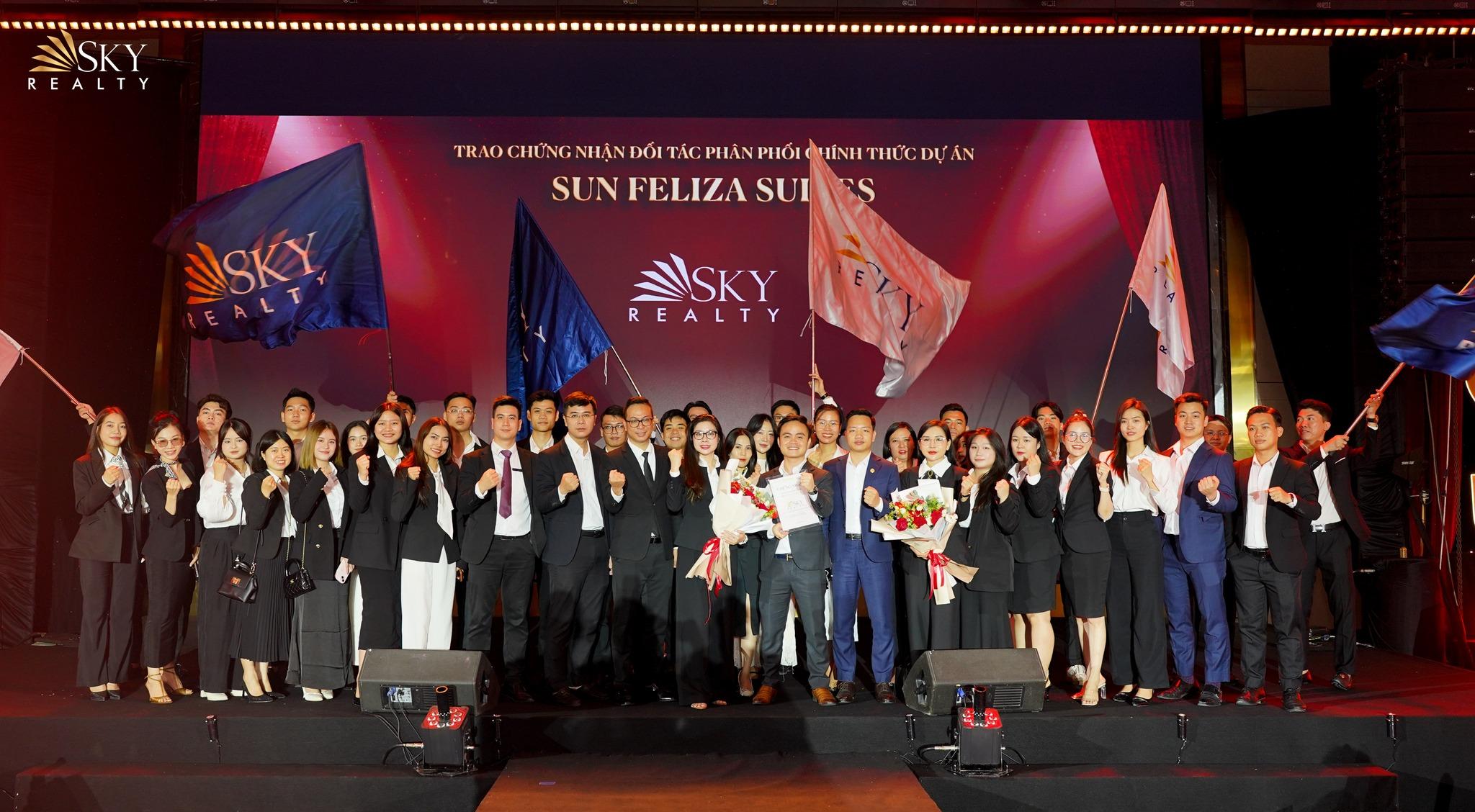 Đội ngũ Sky Realty tại sự kiện kick-off dự án Sun Feliza Suites Cầu Giấy.