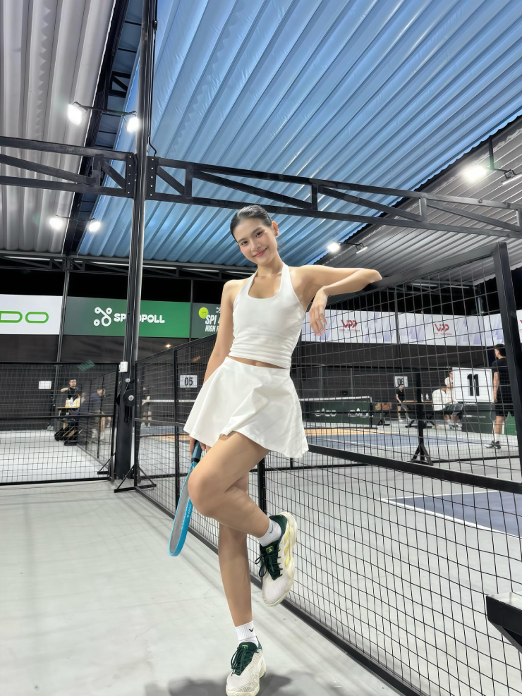 Dù mới làm quen với pickleball chưa lâu, Kiên Thúy Vi đã gây ấn tượng tại các giải đấu trong nước, như giải Pickleball CLB PHH Mở rộng tranh Cúp Bảy Phú Lâm lần 2 năm 2025 tại Vĩnh Long. Cô để lại dấu ấn với những pha đánh sắc nét, có lực tốt và thi đấu tập trung, được đánh giá là một trong những tay vợt nữ triển vọng.
