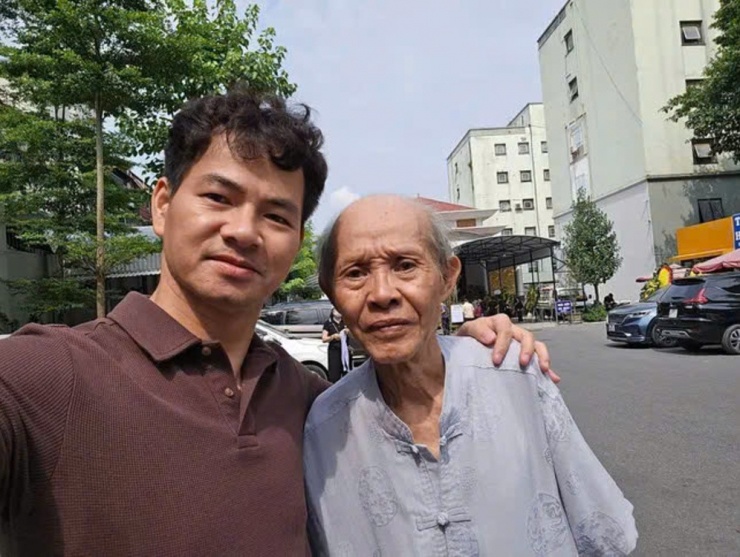 Nghệ sĩ Nhân dân Xuân Bắc chia sẻ hình ảnh chụp cùng diễn viên Văn Toản hồi tháng 8/2024.