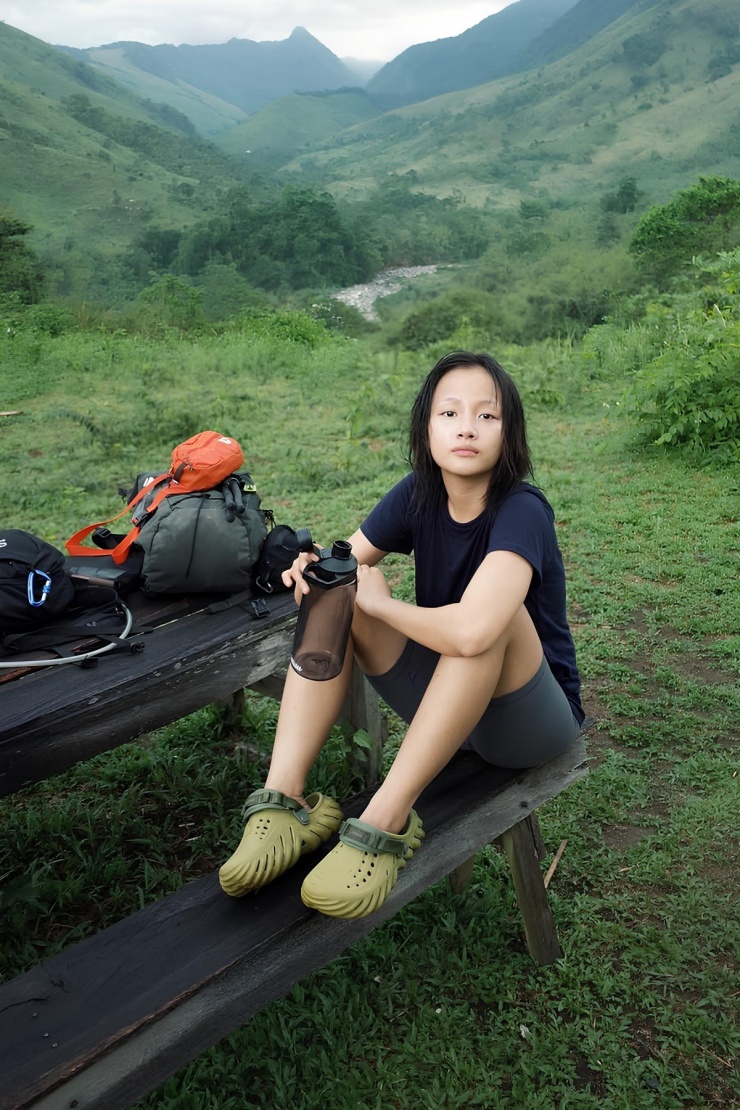 Phương Thanh cũng thường xuyên đi trekking, đi bộ trong rừng.