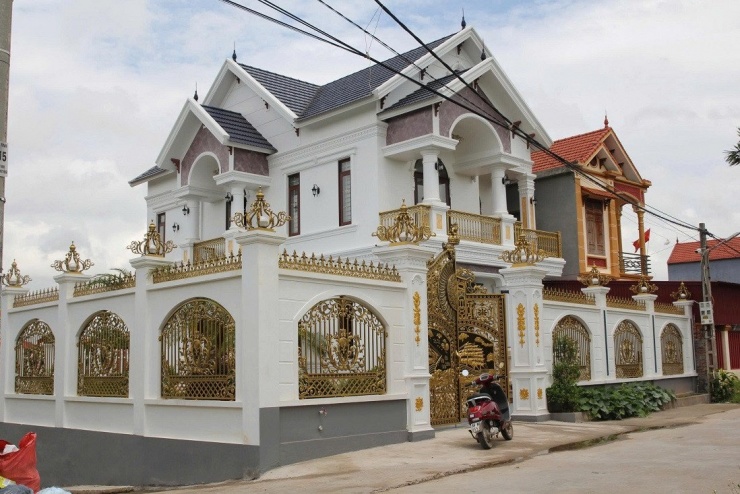 Căn nhà của một trong những đối tượng cầm đầu băng nhóm lừa đảo tại tỉnh Bắc Ninh. Ảnh: CACC
