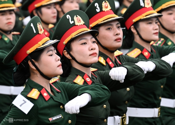 Nữ quân nhân lần đầu hợp luyện trước diễu binh 2/9 - 4