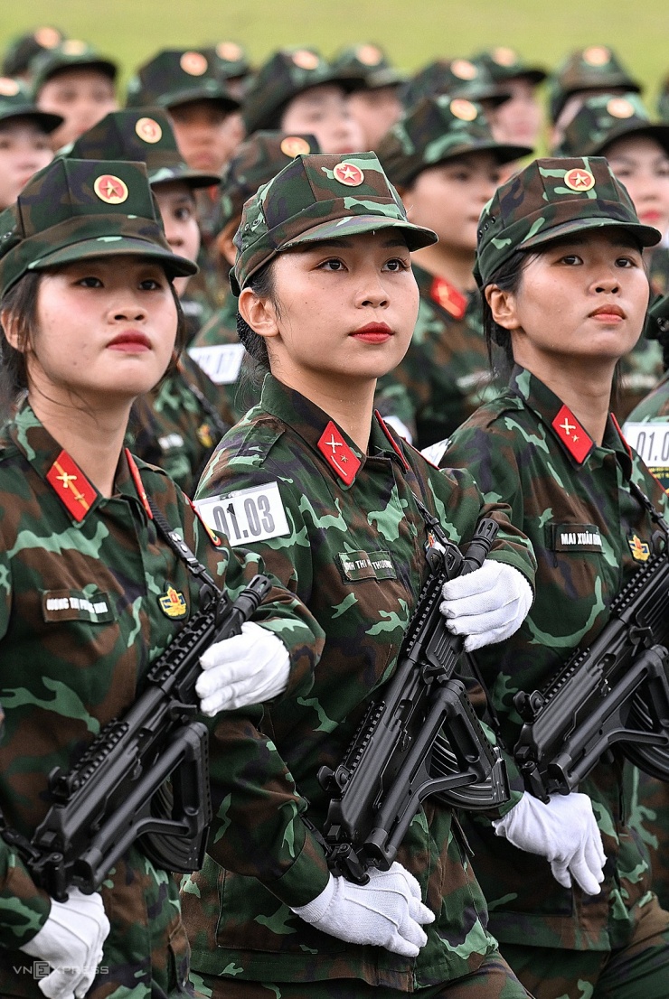 Nữ quân nhân lần đầu hợp luyện trước diễu binh 2/9 - 6