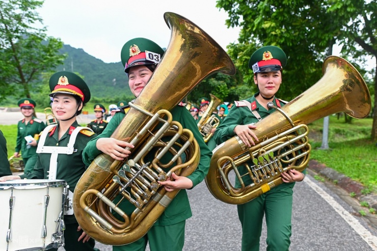 Nữ quân nhân lần đầu hợp luyện trước diễu binh 2/9 - 9