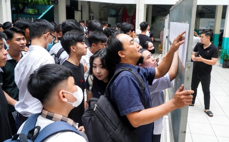 Thi tốt nghiệp THPT 2025: Khát vọng của những thí sinh lớn tuổi - 2